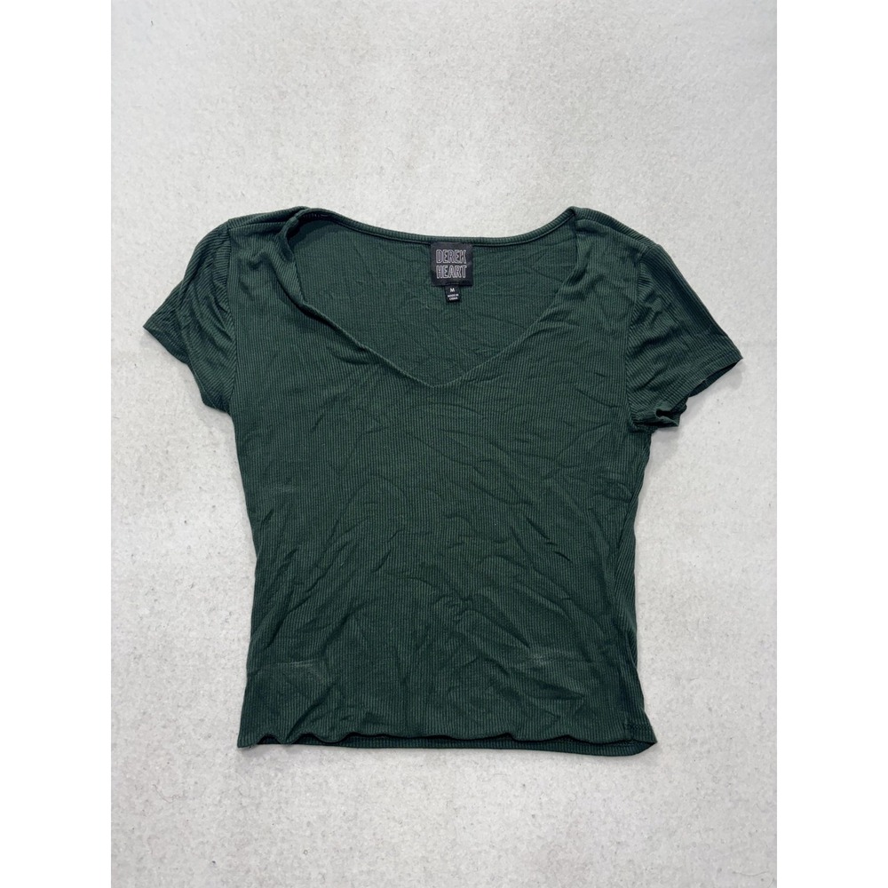 Derek Heart Shirt Juniors Medium Green V Neck Ribbed Cropped Tee Stretch Casual